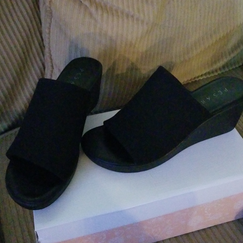 Pesaro Slides (NIB) size 8